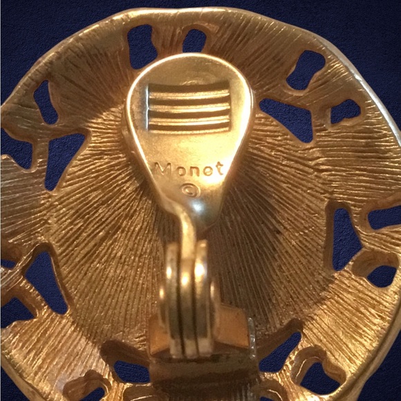 Monet Vintage 1980s Signed Faux Pearl Clip On Earrings - Picture 2 of 6